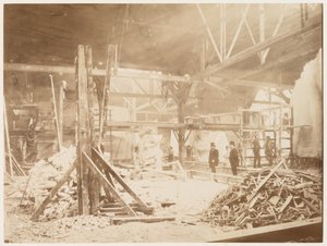 Taller de Bartholdi, con modelos de la Estatua de la Libertad en el fondo, París, 1883