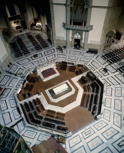 Vista del coro octogonal de mármol realizado por Baccio Bandinelli (1488-1560) (Bartolommeo Brandini), dentro de la Catedral de Florencia (Duomo Santa Maria del Fiore). 1555, Florencia, Italia