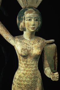 Portadora de ofrendas femenina llevando un jarrón de agua en la mano y un recipiente en la cabeza, egipcia, Reino Medio, c.1950 a.C. (detalle)