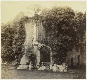 Castillo de Ruïne van Raglan en Monmouthshire Castillo de Raglán. Gran escalera (título sobre el objeto)