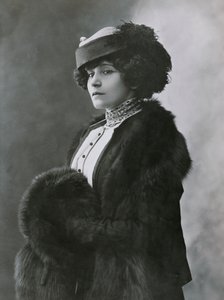 Colette, seudónimo de Sidonie-Gabrielle Colette (Saint-Sauveur-en-Puisaye