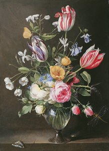 Flores en un jarrón de cristal
