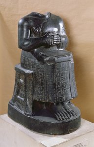 Estatua sin cabeza del Príncipe Gudea (2170-2130 a.C.) como arquitecto, de Telloh (antigua Gersu) 2100-2000 a.C.
