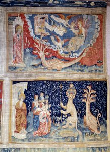 Cortina de la Revelación: n. 33, un dragón encarna al diablo frente a una mujer a punto de dar a luz n. 39 abajo: Juan observa a una multitud asombrada por el poder de las remolachas. 1373-1383. Realizado por Nicolas Bataille (1330-1405) Angers, museo de t