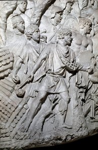 Arte romano: Guerreros dacios usando una catapulta (lanza) durante la Primera Guerra en Dacia. Molde de 1862 que reproduce los bajorrelieves de la columna de Trajano (Colonna Traiana) en Roma construida durante el reinado del emperador Trajano (53-117). L