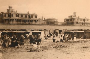 La residencia real y la explanada, c1928
