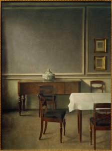 Interior con terrina de porcelana